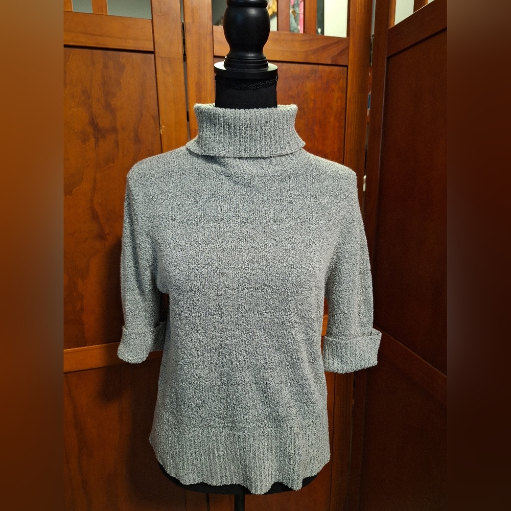 🐺KATHIE LEE COLLECTION women's gray 3/4 sleeve turtleneck sweater. Size M/10
